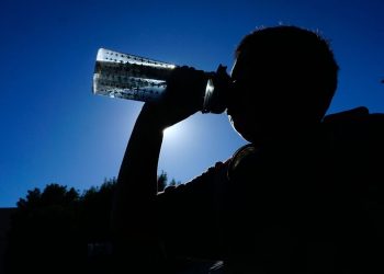 Cuantos litros de agua tengo que beber si hago deporte