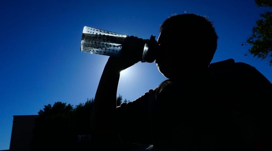 Cuantos litros de agua tengo que beber si hago deporte