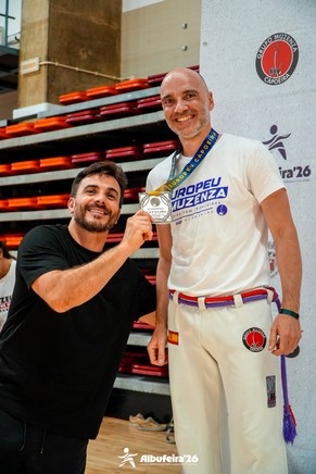 Sergio gonzález, professor mão limpa, con su medalla de plata