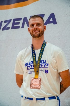 Yordan ivanov, instructor sapecado, con su medalla de bronce