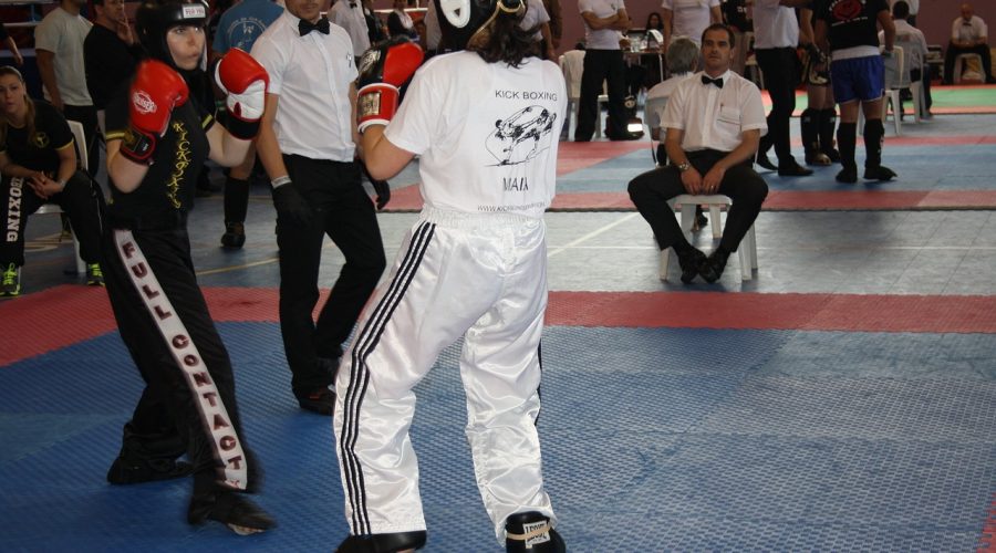 Triunfos y Retos: Cuentos Alegres de Superación en Kickboxing