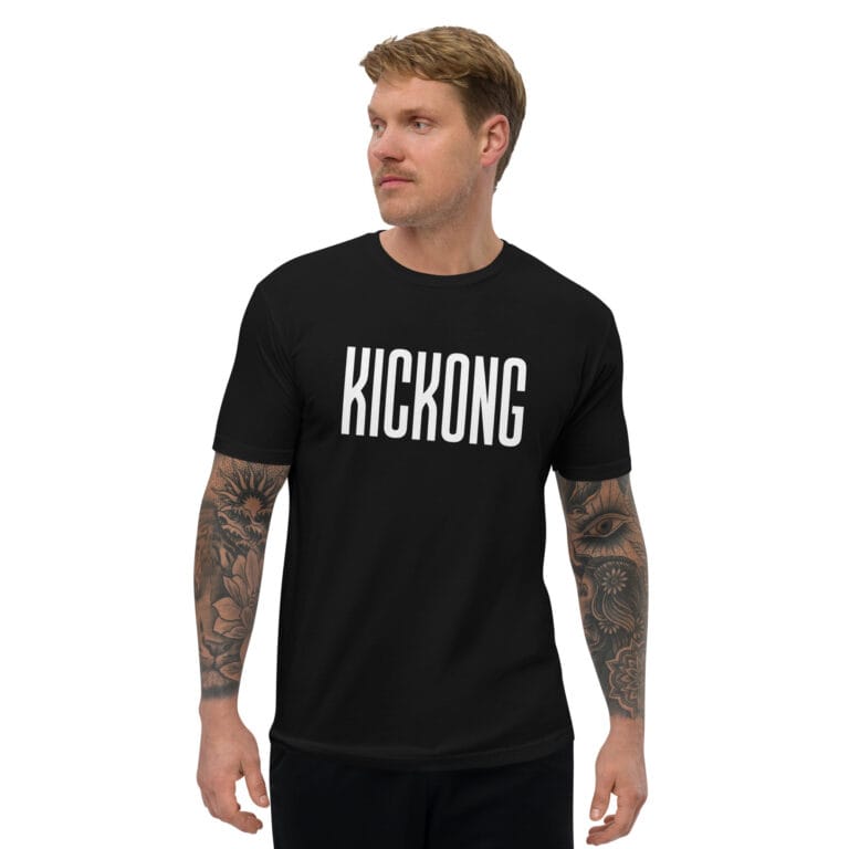 Camiseta negra kickong brutal para deporte de contacto